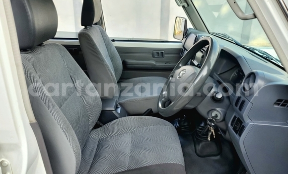 Buy Import Toyota Pickup White Car in Dar es Salaam in Dar es Salaam Buy Import Toyota Pickup White Car in Dar es Salaam in Dar es Salaam