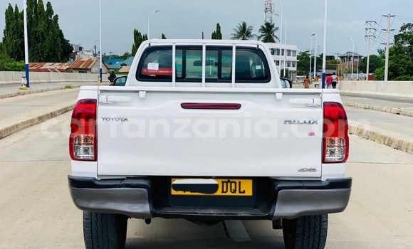 Buy Used Toyota Pickup White Car in Dar es Salaam in Dar es Salaam Buy Used Toyota Pickup White Car in Dar es Salaam in Dar es Salaam