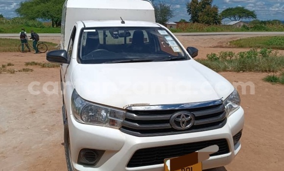 Buy Used Toyota Pickup White Car in Dar es Salaam in Dar es Salaam Buy Used Toyota Pickup White Car in Dar es Salaam in Dar es Salaam