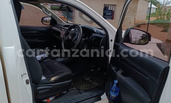 Buy Used Toyota Pickup White Car in Dar es Salaam in Dar es Salaam Buy Used Toyota Pickup White Car in Dar es Salaam in Dar es Salaam