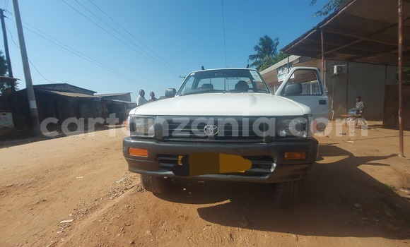 Buy Used Toyota Pickup White Car in Dar es Salaam in Dar es Salaam Buy Used Toyota Pickup White Car in Dar es Salaam in Dar es Salaam