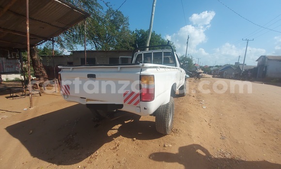 Buy Used Toyota Pickup White Car in Dar es Salaam in Dar es Salaam Buy Used Toyota Pickup White Car in Dar es Salaam in Dar es Salaam
