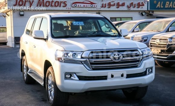 Nunua Imported Toyota Land Cruiser Nyeupe Gari ndani ya Import - Dubai nchini Arusha Nunua Imported Toyota Land Cruiser Nyeupe Gari ndani ya Import - Dubai nchini Arusha