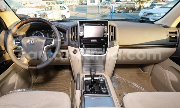Nunua Imported Toyota Land Cruiser Nyeupe Gari ndani ya Import - Dubai nchini Arusha Nunua Imported Toyota Land Cruiser Nyeupe Gari ndani ya Import - Dubai nchini Arusha