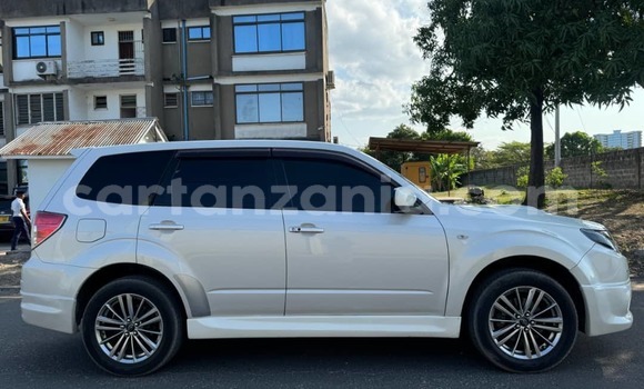 Nunua Ilio tumika Subaru Forester Nyeupe Gari ndani ya Dar es Salaam nchini Dar es Salaam