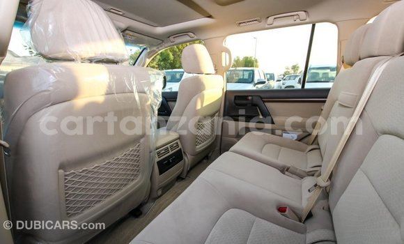 Nunua Imported Toyota Land Cruiser Nyeupe Gari ndani ya Import - Dubai nchini Arusha Nunua Imported Toyota Land Cruiser Nyeupe Gari ndani ya Import - Dubai nchini Arusha
