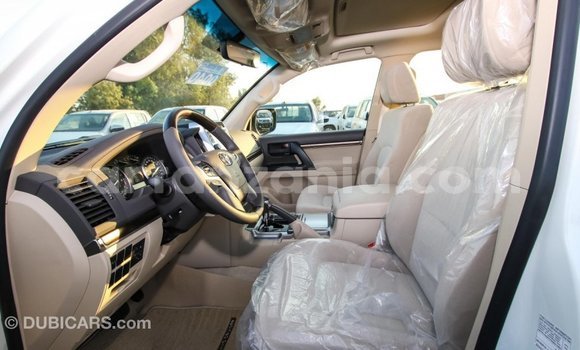 Nunua Imported Toyota Land Cruiser Nyeupe Gari ndani ya Import - Dubai nchini Arusha Nunua Imported Toyota Land Cruiser Nyeupe Gari ndani ya Import - Dubai nchini Arusha