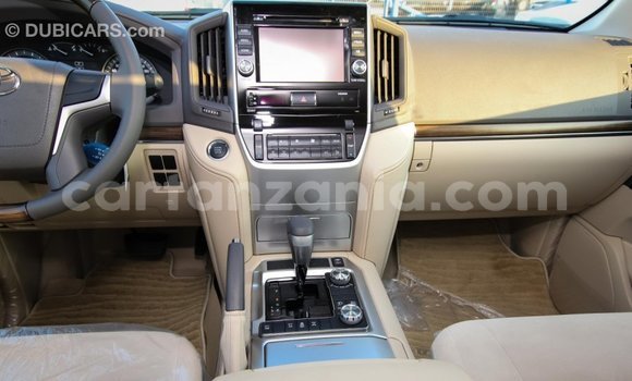 Nunua Imported Toyota Land Cruiser Nyeupe Gari ndani ya Import - Dubai nchini Arusha Nunua Imported Toyota Land Cruiser Nyeupe Gari ndani ya Import - Dubai nchini Arusha