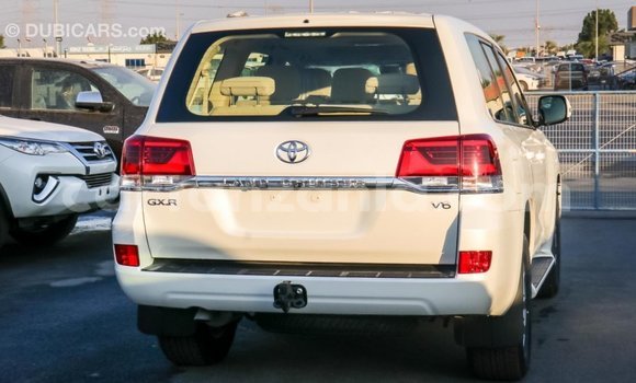 Nunua Imported Toyota Land Cruiser Nyeupe Gari ndani ya Import - Dubai nchini Arusha Nunua Imported Toyota Land Cruiser Nyeupe Gari ndani ya Import - Dubai nchini Arusha