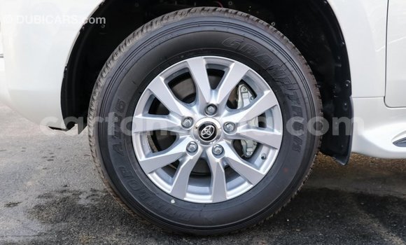 Nunua Imported Toyota Land Cruiser Nyeupe Gari ndani ya Import - Dubai nchini Arusha Nunua Imported Toyota Land Cruiser Nyeupe Gari ndani ya Import - Dubai nchini Arusha