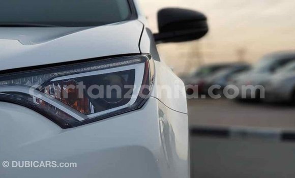 Nunua Imported Toyota RAV4 Nyeupe Gari ndani ya Import - Dubai nchini Arusha Nunua Imported Toyota RAV4 Nyeupe Gari ndani ya Import - Dubai nchini Arusha