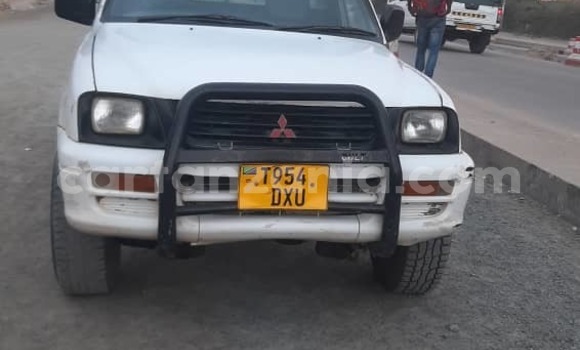Buy Used Mitsubishi Pajero White Car in Dar es Salaam in Dar es Salaam
