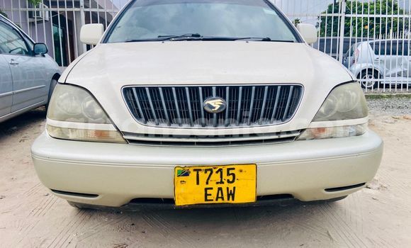 Buy Used Toyota Harrier White Car in Dar es Salaam in Dar es Salaam