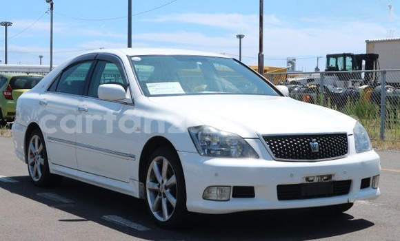 Buy Import Toyota Crown White Car in Dar es Salaam in Dar es Salaam