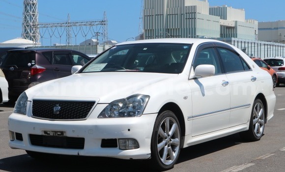 Buy Import Toyota Crown White Car in Dar es Salaam in Dar es Salaam Buy Import Toyota Crown White Car in Dar es Salaam in Dar es Salaam