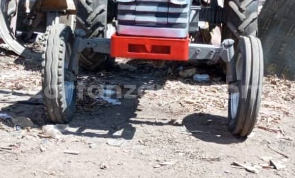 Buy Used Caterpillar 120 Red Truck in Arusha in Arusha