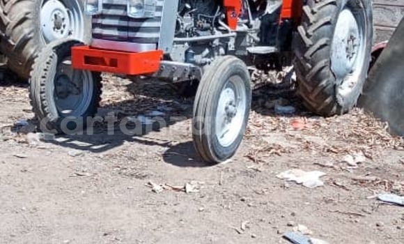 Nunua Ilio tumika Caterpillar 120 Nyekundu Lori ndani ya Arusha nchini Arusha Nunua Ilio tumika Caterpillar 120 Nyekundu Lori ndani ya Arusha nchini Arusha