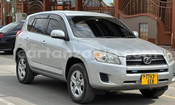 Nunua Ilio tumika Toyota RAV4 Fedha Gari ndani ya Dar es Salaam nchini Dar es Salaam