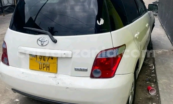 Buy Used Toyota IST White Car in Busega in Simiyu