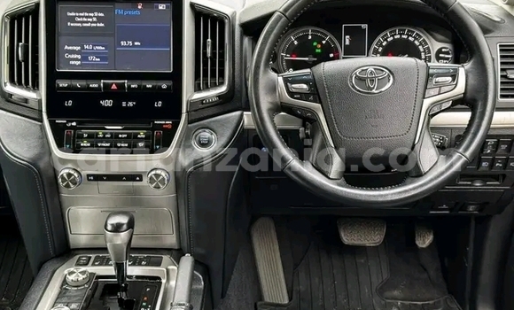 Nunua Ilio tumika Toyota Land Cruiser Nyeupe Gari ndani ya Butiama nchini Mara Nunua Ilio tumika Toyota Land Cruiser Nyeupe Gari ndani ya Butiama nchini Mara