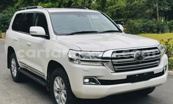 Nunua Ilio tumika Toyota Land Cruiser Nyeupe Gari ndani ya Butiama nchini Mara Nunua Ilio tumika Toyota Land Cruiser Nyeupe Gari ndani ya Butiama nchini Mara