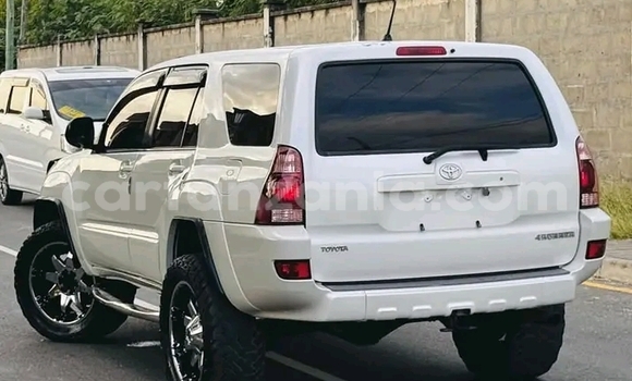 Nunua Ilio tumika Toyota Hilux Nyeupe Gari ndani ya Buhigwe nchini Kigoma