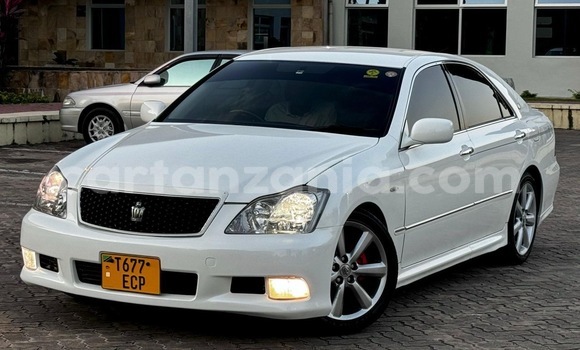 Buy Used Toyota Crown White Car in Dar es Salaam in Dar es Salaam