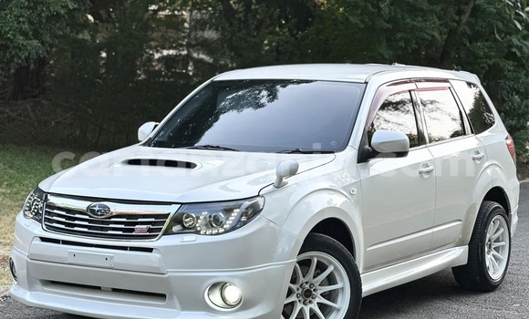 Nunua Ilio tumika Subaru Forester Nyeupe Gari ndani ya Dar es Salaam nchini Dar es Salaam