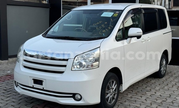 Nunua Imported Toyota Noah Nyeupe Gari ndani ya Dar es Salaam nchini Dar es Salaam Nunua Imported Toyota Noah Nyeupe Gari ndani ya Dar es Salaam nchini Dar es Salaam