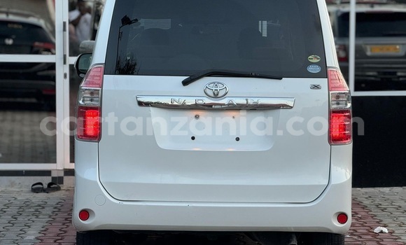 Nunua Imported Toyota Noah Nyeupe Gari ndani ya Dar es Salaam nchini Dar es Salaam Nunua Imported Toyota Noah Nyeupe Gari ndani ya Dar es Salaam nchini Dar es Salaam