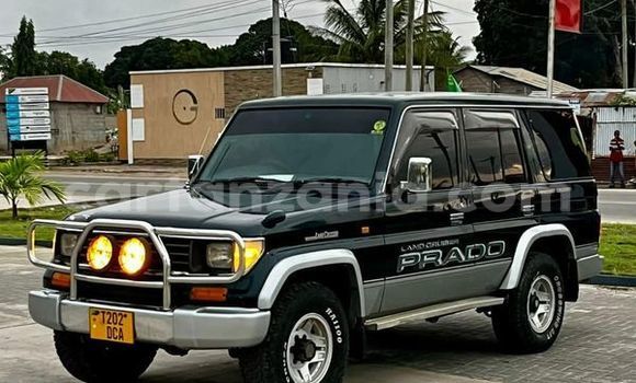 Nunua Ilio tumika Toyota Land Cruiser Prado Nyeusi Gari ndani ya Dar es Salaam nchini Dar es Salaam