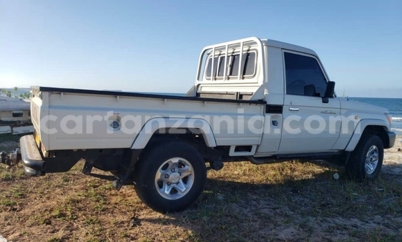 Buy Used Toyota Pickup White Car in Dar es Salaam in Dar es Salaam Buy Used Toyota Pickup White Car in Dar es Salaam in Dar es Salaam
