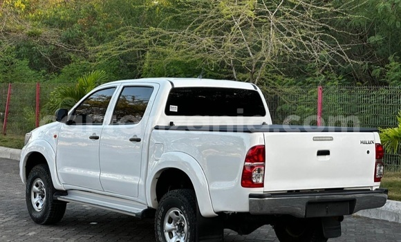 Buy Used Toyota Pickup White Car in Dar es Salaam in Dar es Salaam Buy Used Toyota Pickup White Car in Dar es Salaam in Dar es Salaam