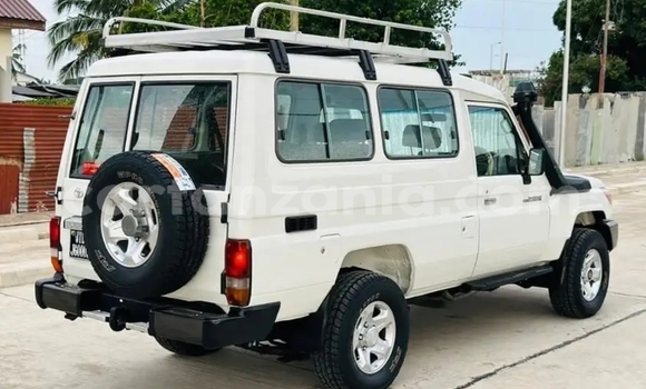 Buy Used Toyota Land Cruiser White Car in Dar es Salaam in Dar es Salaam Buy Used Toyota Land Cruiser White Car in Dar es Salaam in Dar es Salaam