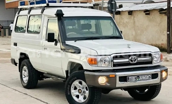 Buy Used Toyota Land Cruiser White Car in Dar es Salaam in Dar es Salaam Buy Used Toyota Land Cruiser White Car in Dar es Salaam in Dar es Salaam