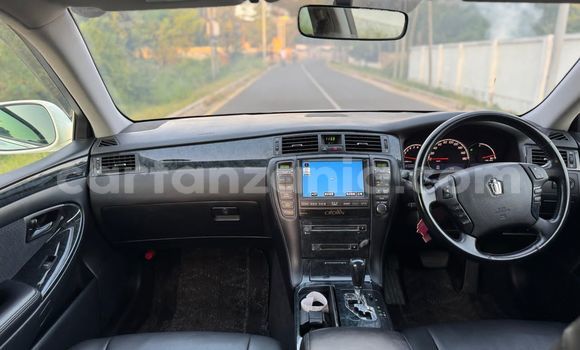 Buy Used Toyota Crown White Car in Dar es Salaam in Dar es Salaam