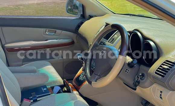 Buy Used Toyota Crown White Car in Dar es Salaam in Dar es Salaam Buy Used Toyota Crown White Car in Dar es Salaam in Dar es Salaam