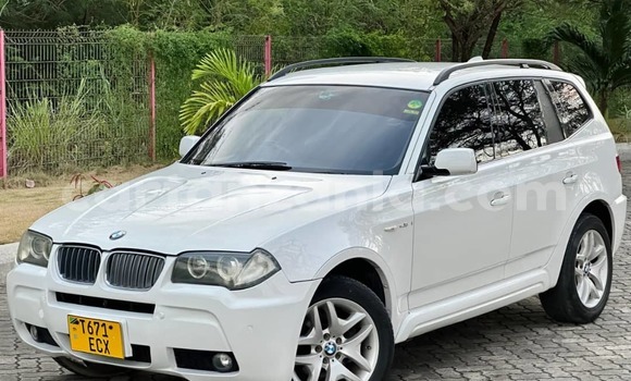Nunua Ilio tumika BMW X3 Nyeupe Gari ndani ya Dar es Salaam nchini Dar es Salaam