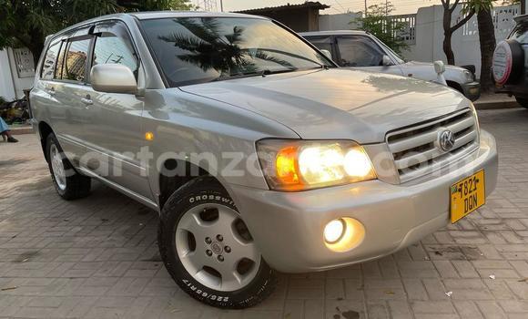 Nunua Ilio tumika Toyota Kluger Nyingine Gari ndani ya Dar es Salaam nchini Dar es Salaam