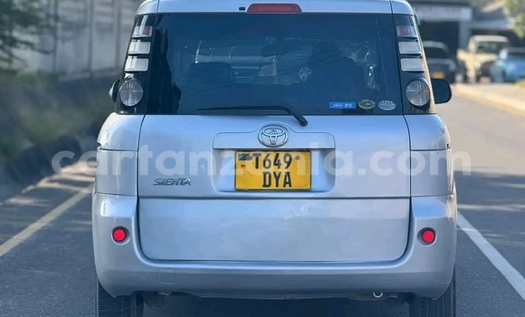 Nunua Ilio tumika Toyota Sienta Fedha Gari ndani ya Dar es Salaam nchini Dar es Salaam