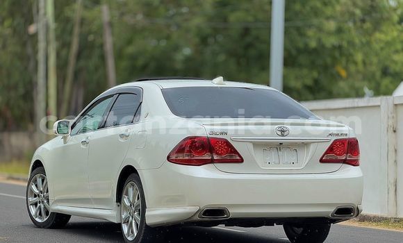 Nunua Imported Toyota Crown Nyeupe Gari ndani ya Dar es Salaam nchini Dar es Salaam Nunua Imported Toyota Crown Nyeupe Gari ndani ya Dar es Salaam nchini Dar es Salaam