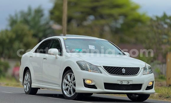 Nunua Imported Toyota Crown Nyeupe Gari ndani ya Dar es Salaam nchini Dar es Salaam Nunua Imported Toyota Crown Nyeupe Gari ndani ya Dar es Salaam nchini Dar es Salaam