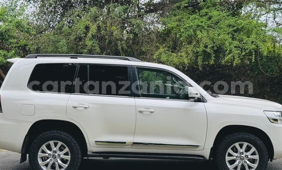 Buy Import Toyota Land Cruiser White Car in Dar es Salaam in Dar es Salaam Buy Import Toyota Land Cruiser White Car in Dar es Salaam in Dar es Salaam