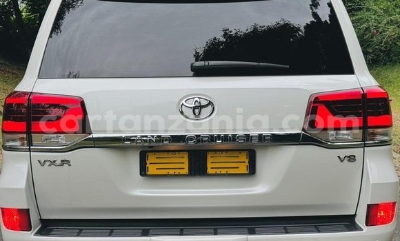 Buy Import Toyota Land Cruiser White Car in Dar es Salaam in Dar es Salaam Buy Import Toyota Land Cruiser White Car in Dar es Salaam in Dar es Salaam