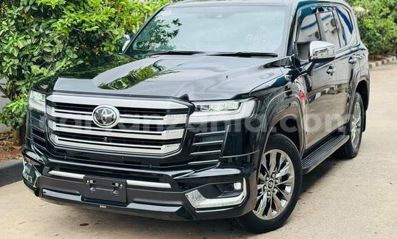 Nunua Imported Toyota Land Cruiser Nyeusi Gari ndani ya Dar es Salaam nchini Dar es Salaam