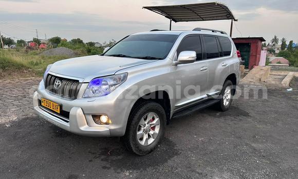 Nunua Ilio tumika Toyota Prado Fedha Gari ndani ya Dar es Salaam nchini Dar es Salaam
