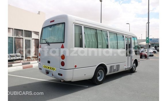 Buy Import Mitsubishi L400 White Truck in Import - Dubai in Arusha