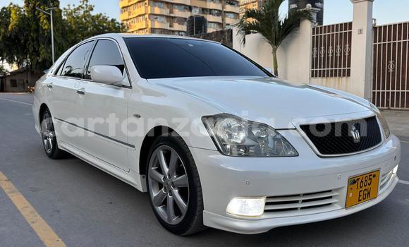 Buy Used Toyota Crown White Car in Dar es Salaam in Dar es Salaam Buy Used Toyota Crown White Car in Dar es Salaam in Dar es Salaam