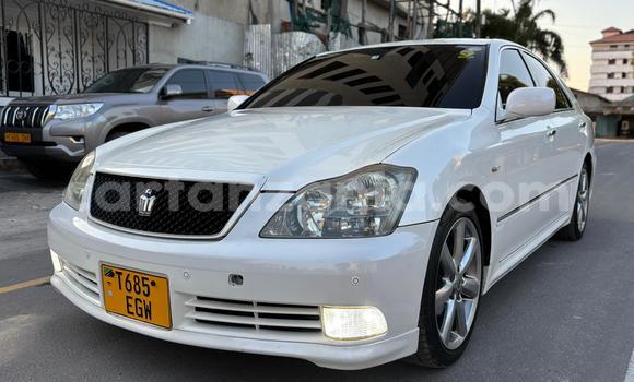 Buy Used Toyota Crown White Car in Dar es Salaam in Dar es Salaam Buy Used Toyota Crown White Car in Dar es Salaam in Dar es Salaam