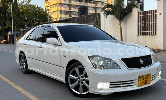 Buy Used Toyota Crown White Car in Dar es Salaam in Dar es Salaam Buy Used Toyota Crown White Car in Dar es Salaam in Dar es Salaam